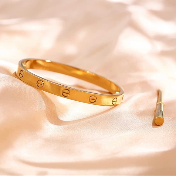 Generic Love Bangle Bracelet with Screwdriver in Gold - Picture 3 of 7